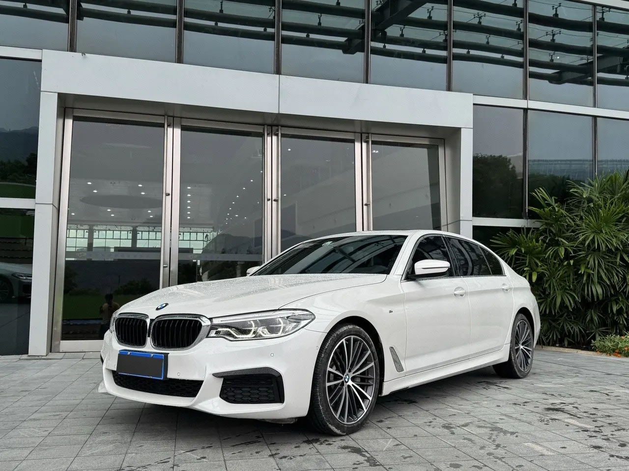 Open image lightbox: BMW 5 Series 2020 530Li 2.0T Leading M Sports Suit Automatic Gear
