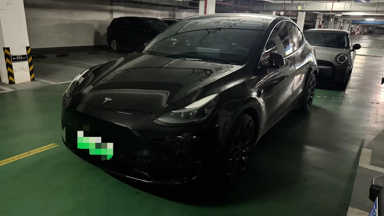 Open image lightbox: Tesla 2023 Model Y high-performance all-wheel drive version automatic transmission