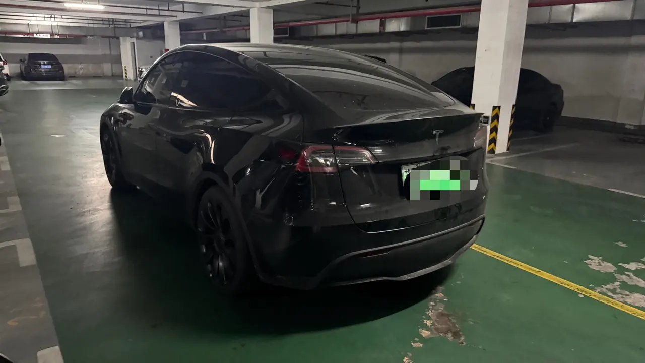 Tesla 2023 Model Y high-performance all-wheel drive version automatic transmission 3