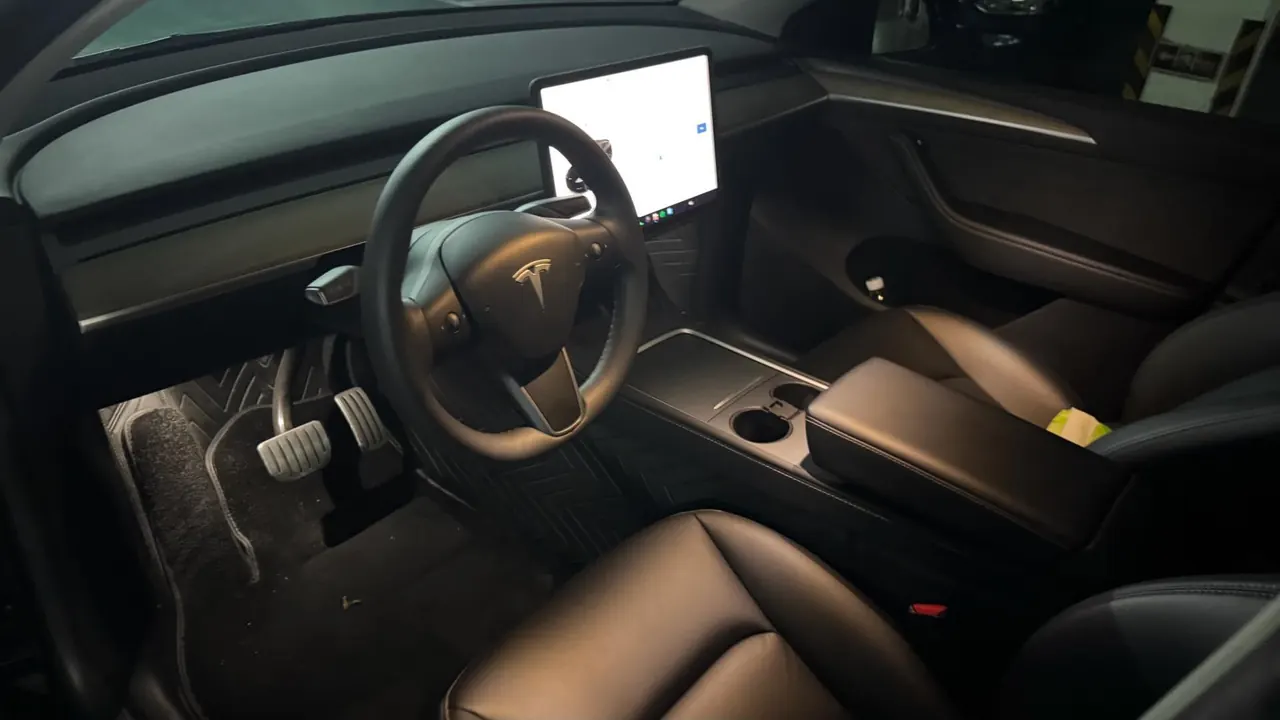 Tesla 2023 Model Y high-performance all-wheel drive version automatic transmission 5