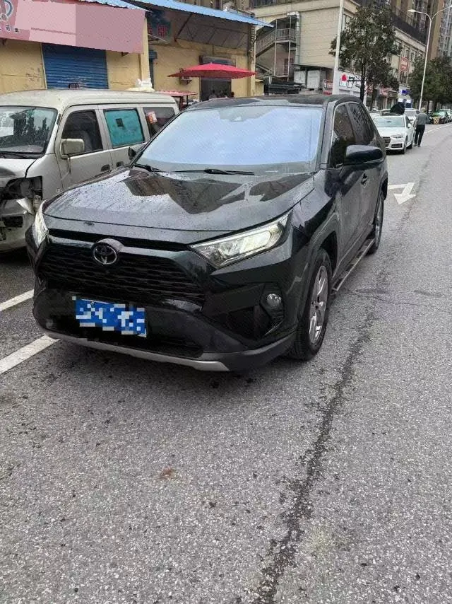 打开图片灯箱:Toyota 2021 RAV4 Rongbo 2.0 Stepless Two-Drive Premium Edition Automatic Gear