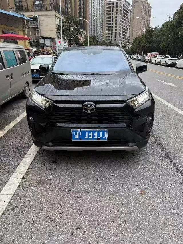 Toyota 2021 RAV4 Rongbo 2.0 Stepless Two-Drive Premium Edition Automatic Gear 3