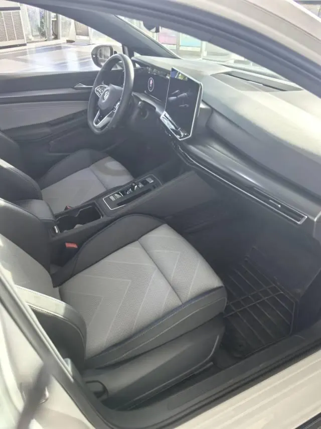 Volkswagen 2025 Golf 8 R-Line 1.5TSI 300TSI Automatic 4