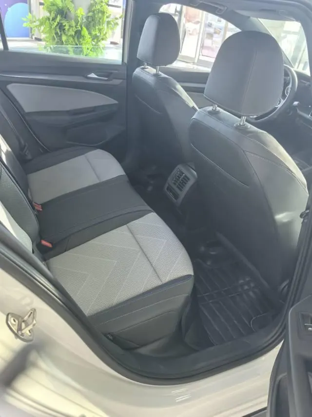 Volkswagen 2025 Golf 8 R-Line 1.5TSI 300TSI Automatic 5