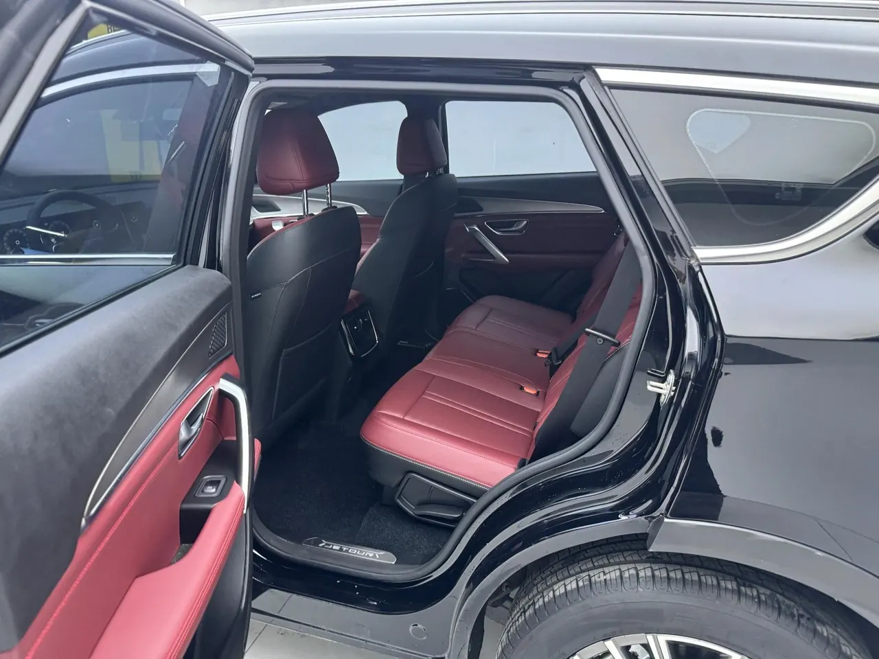 Jetour 2025 X70 PLUS 1.5T Champion Edition PRO 5-seater automatic transmission 3