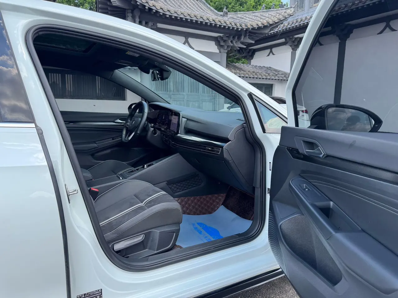 Volkswagen 2021 Golf 8 R-Line 1.4TSI 280TSI Automatic 10
