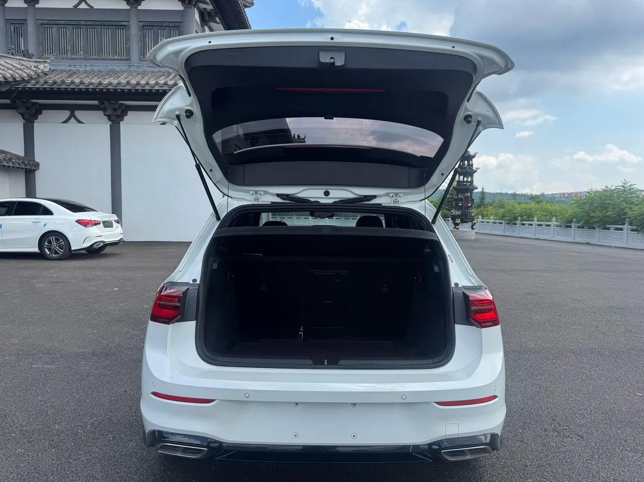 Volkswagen 2021 Golf 8 R-Line 1.4TSI 280TSI Automatic 17
