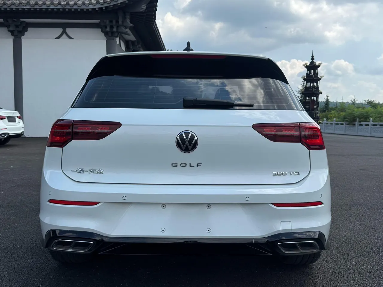 Volkswagen 2021 Golf 8 R-Line 1.4TSI 280TSI Automatic 5