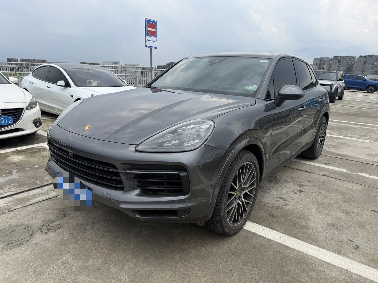 Porsche Cayenne (Imported) 2022 Cayenne 3.0T Platinum Edition Automatic Gear - View 1