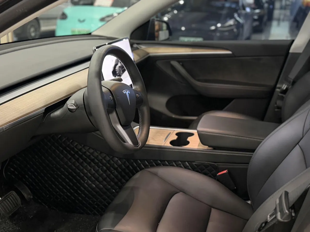 Tesla 2022 Model Y rear-wheel drive version (facelift) automatic gear 2