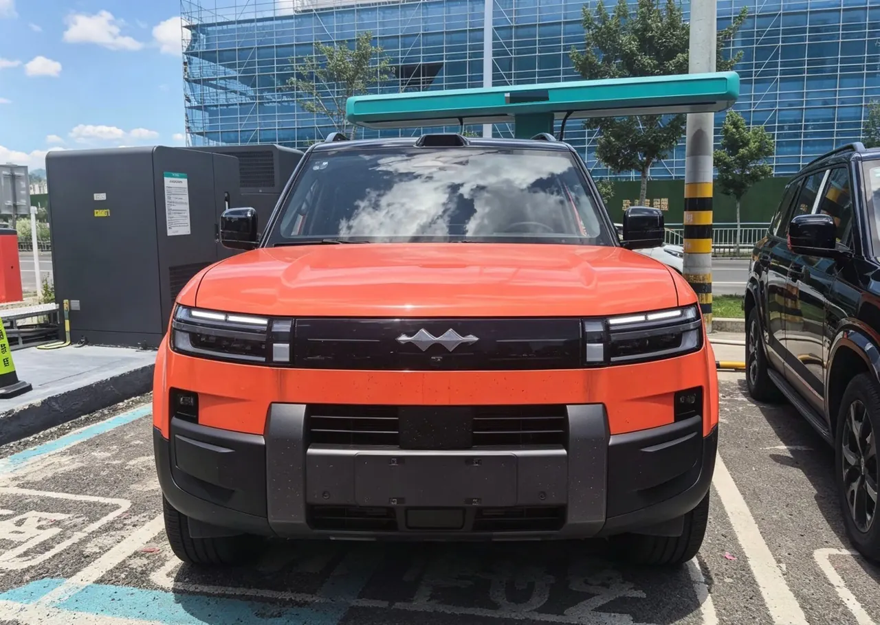 FangChengBao 2025 titanium 7 1.5T stepless 190KM four-wheel drive Ultra version of automatic gear 2