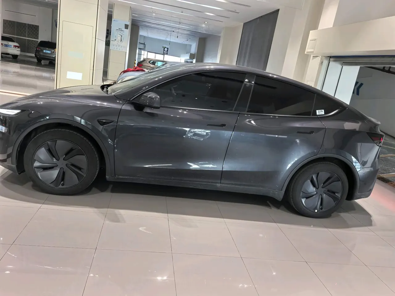 Tesla 2025 Model Y rear-wheel drive version automatic transmission 2