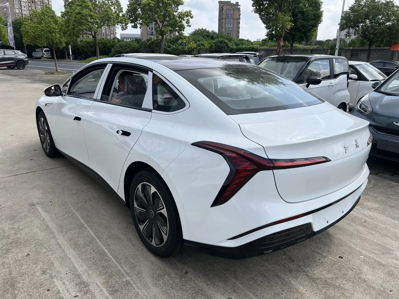 HongQi 2025 Tiangong 05 550 Edition Automatic Gear 9