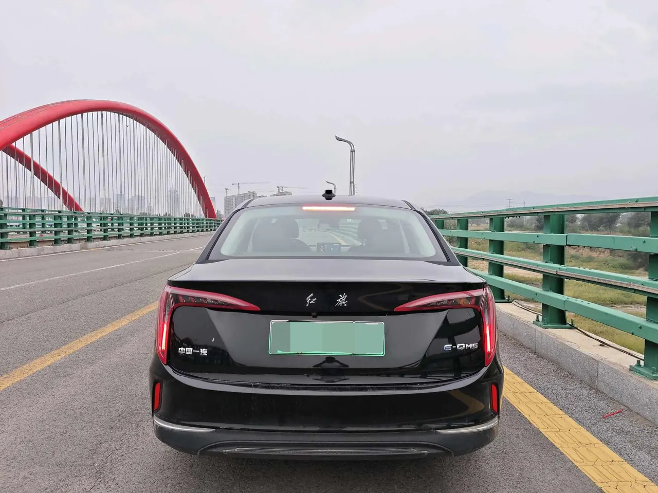 HongQi 2021 E-QM5 charging drops version of automatic gear 4