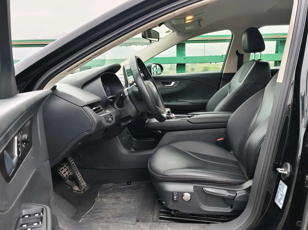 HongQi 2021 E-QM5 charging drops version of automatic gear 5
