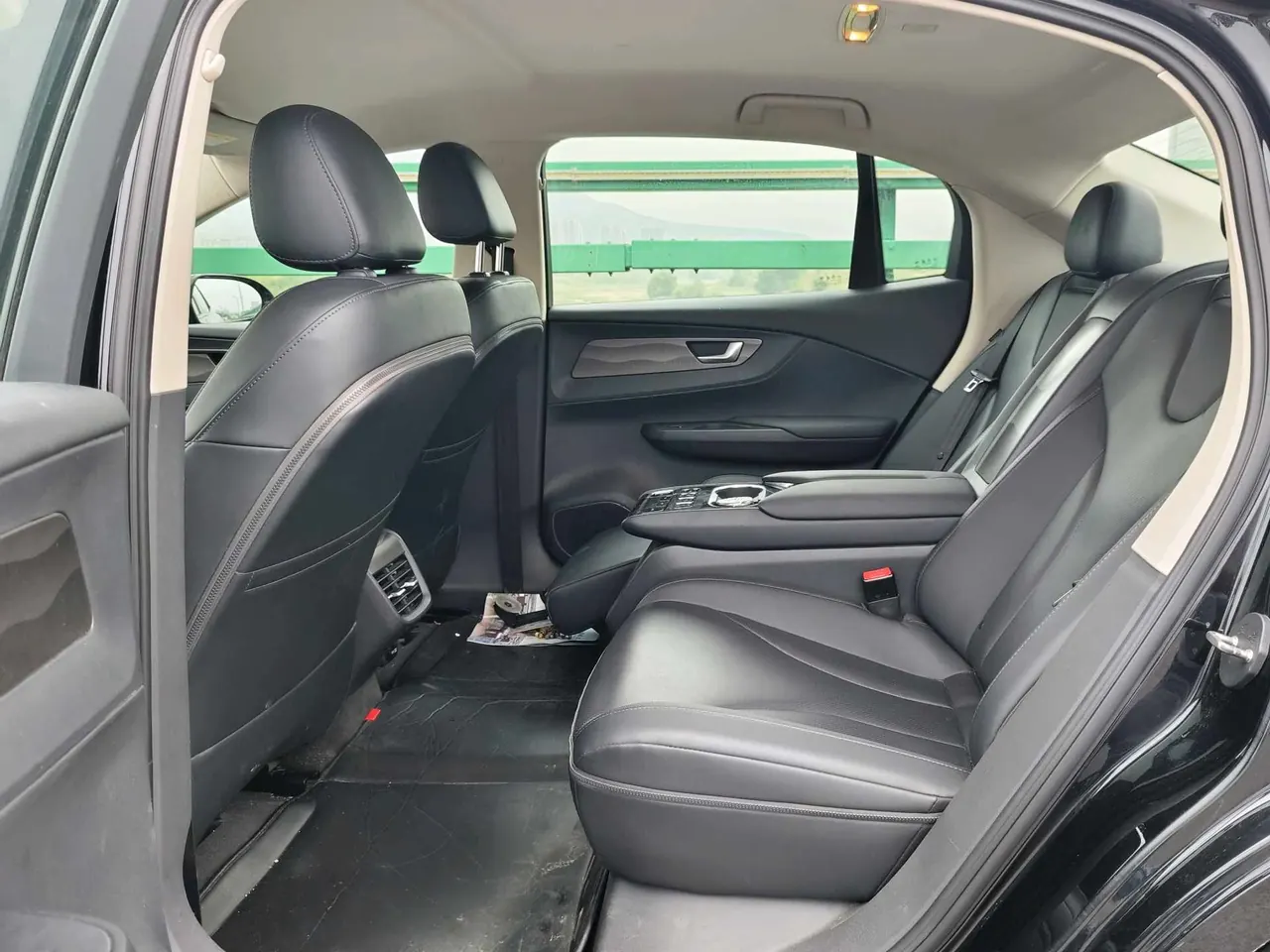 HongQi 2021 E-QM5 charging drops version of automatic gear 6