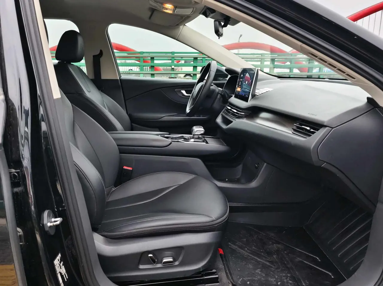 HongQi 2021 E-QM5 charging drops version of automatic gear 8
