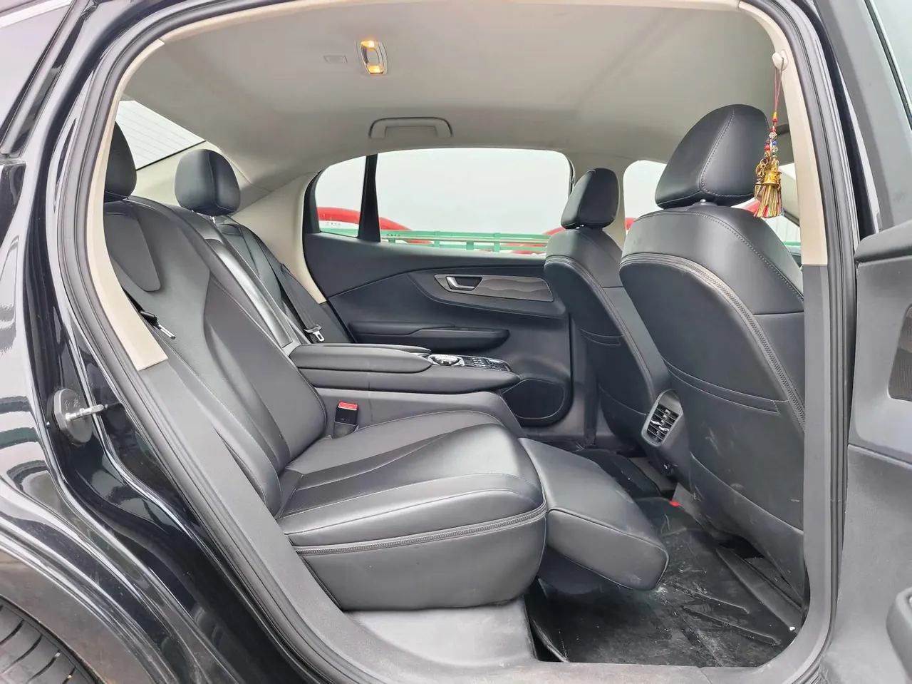 HongQi 2021 E-QM5 charging drops version of automatic gear 9