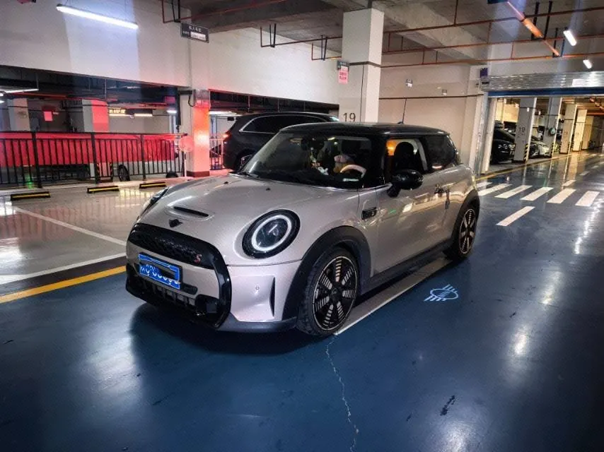 Open image lightbox: MINI Mini (imported) 2022 Mini Cooper S 2.0T artist (modified) automatic gear