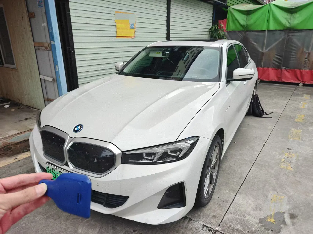 Open image lightbox: BMW 2022 i3 eDrive 35L automatic gear