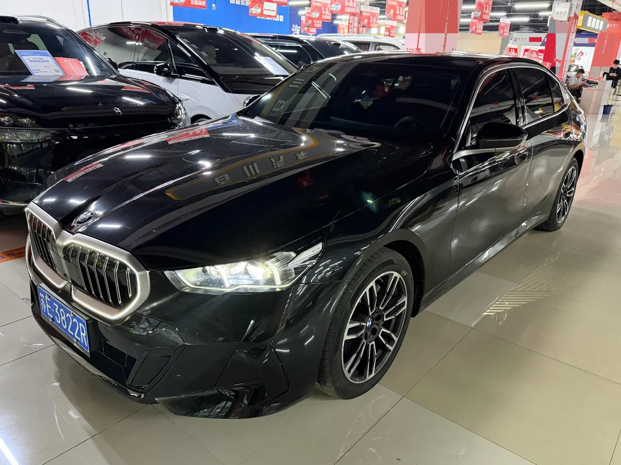 打开图片灯箱:BMW 5 Series 2026 model 530Li 48V 2.0T Leading Edition M Sport Package Automatic