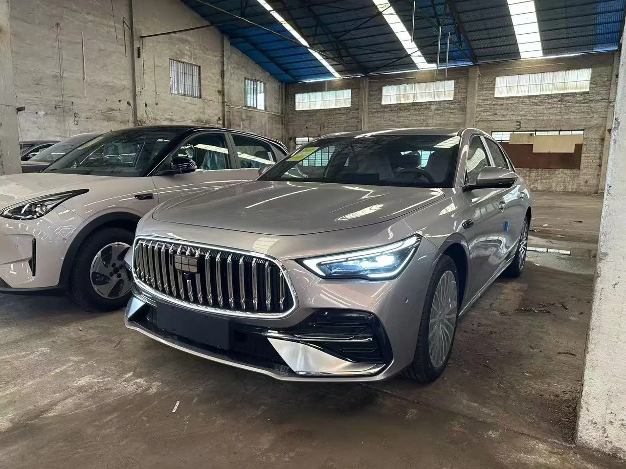 Geely Galaxy 2026 star shine 7 EM-i 1.5 220km four-wheel drive star shine version automatic gear - View 1