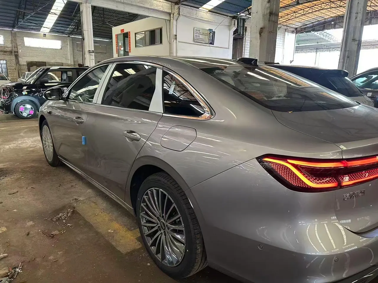 Geely Galaxy 2026 star shine 7 EM-i 1.5 220km four-wheel drive star shine version automatic gear 7