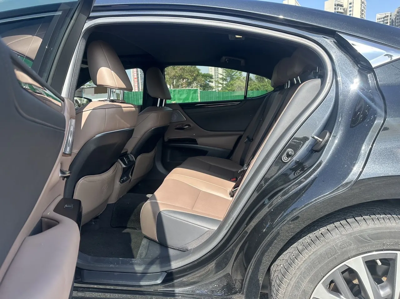 Lexus ES (Imported) 2023 ES200 2.0 Stepless Premium Edition Automatic Gear 6