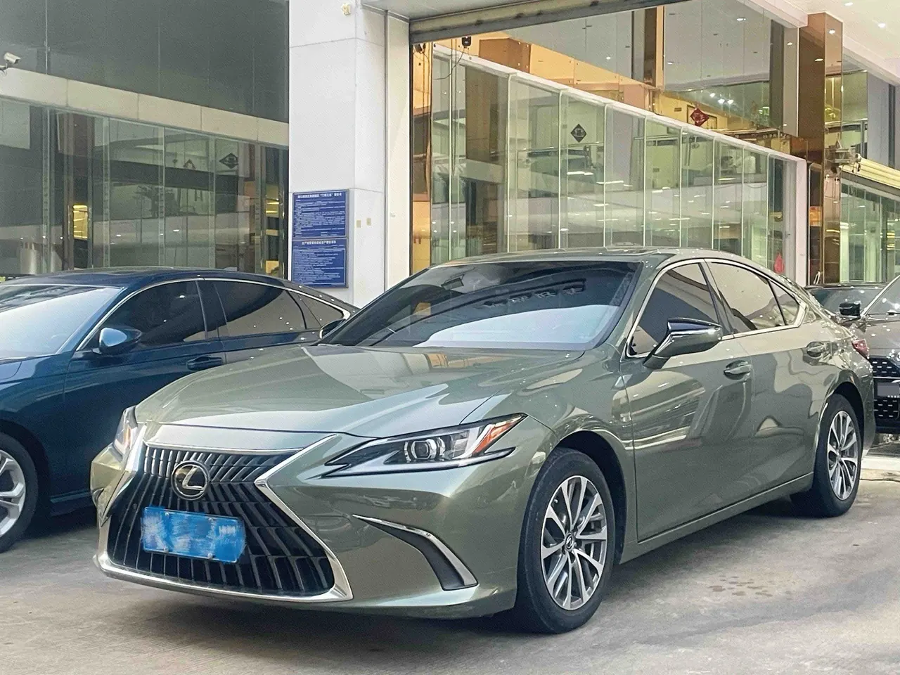 打开图片灯箱:Lexus ES (Imported) 2022 ES200 2.0 Stepless Premium Edition Automatic Gear