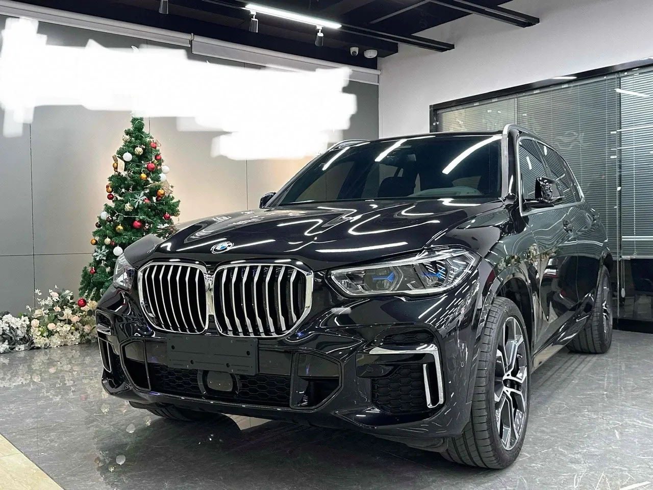 打开图片灯箱:BMW 2022 X5 xDrive 40Li 48v 3.0T exclusive m sports suit automatic gear