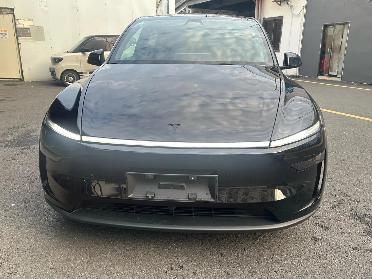 Tesla 2026 Model Y Rear-Wheel-Drive Automatic 2