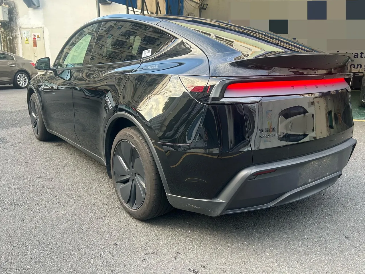 Tesla 2026 Model Y Rear-Wheel-Drive Automatic 8