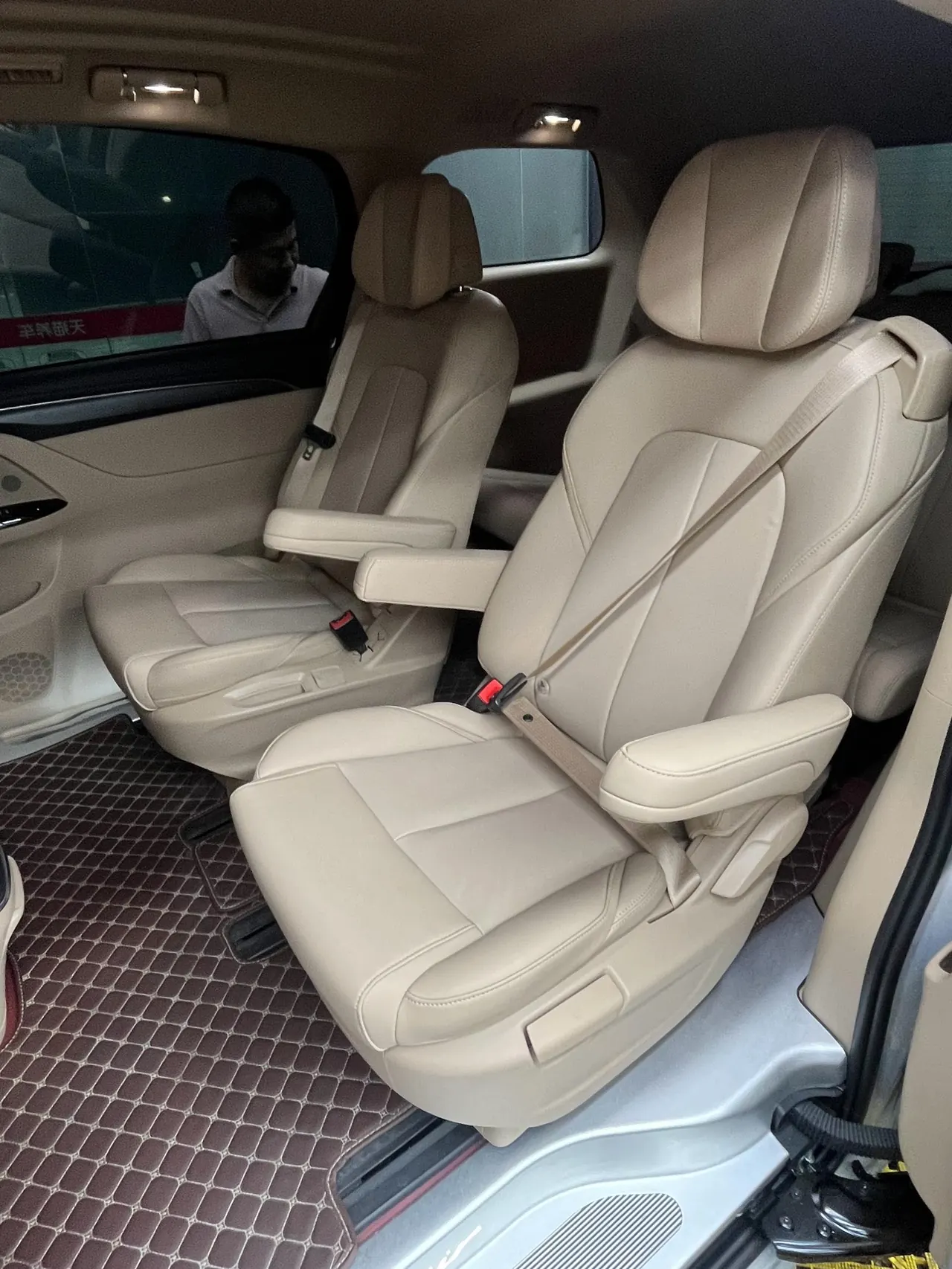 Buick 2025 GL8 Land Business Cabin 2.0T Smart Enjoyment Version Automatic Transmission 3