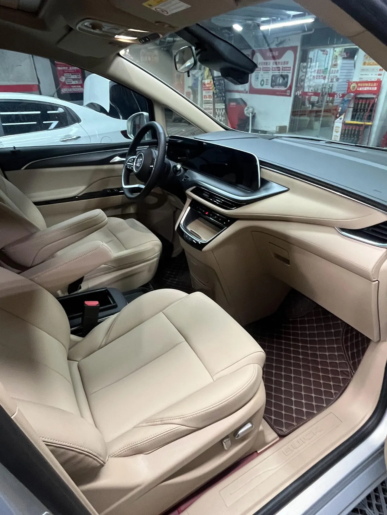 Buick 2025 GL8 Land Business Cabin 2.0T Smart Enjoyment Version Automatic Transmission 6