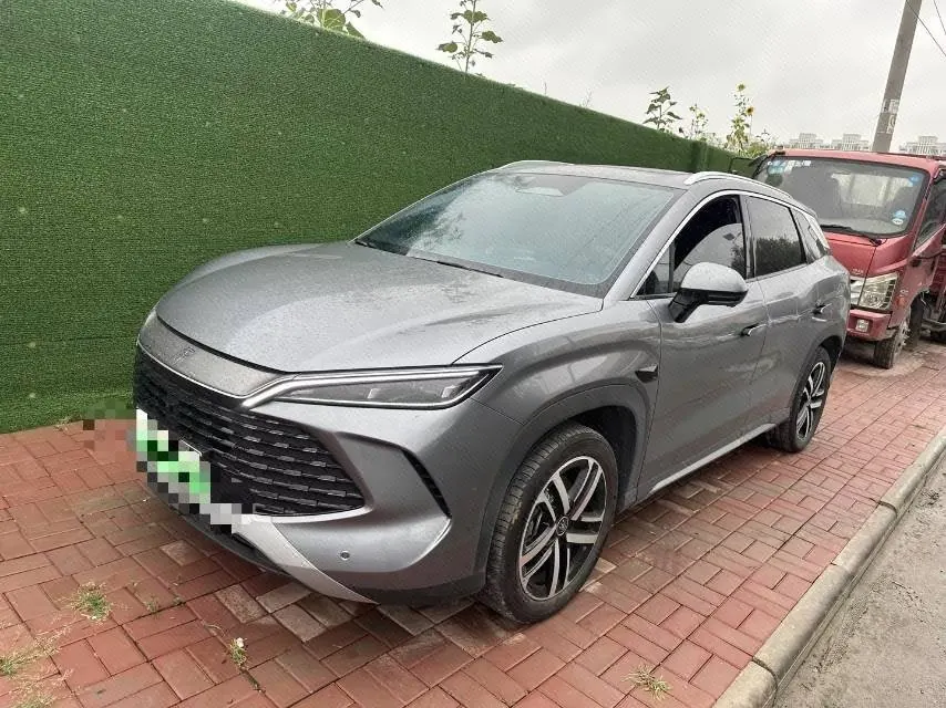 Open image lightbox: BYD 2025 Song L DM-i 1.5 Stepless Smart Driving Edition 112km Exceed Automatic Gear