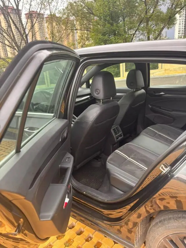 Volkswagen 2023 Golf 8 R-Line 1.4TSI 280TSI Lite Automatic 5