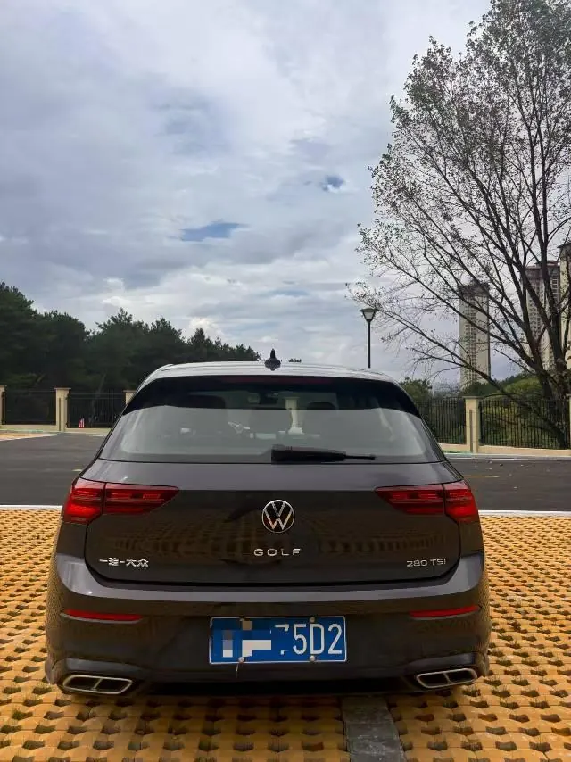 Volkswagen 2023 Golf 8 R-Line 1.4TSI 280TSI Lite Automatic 7