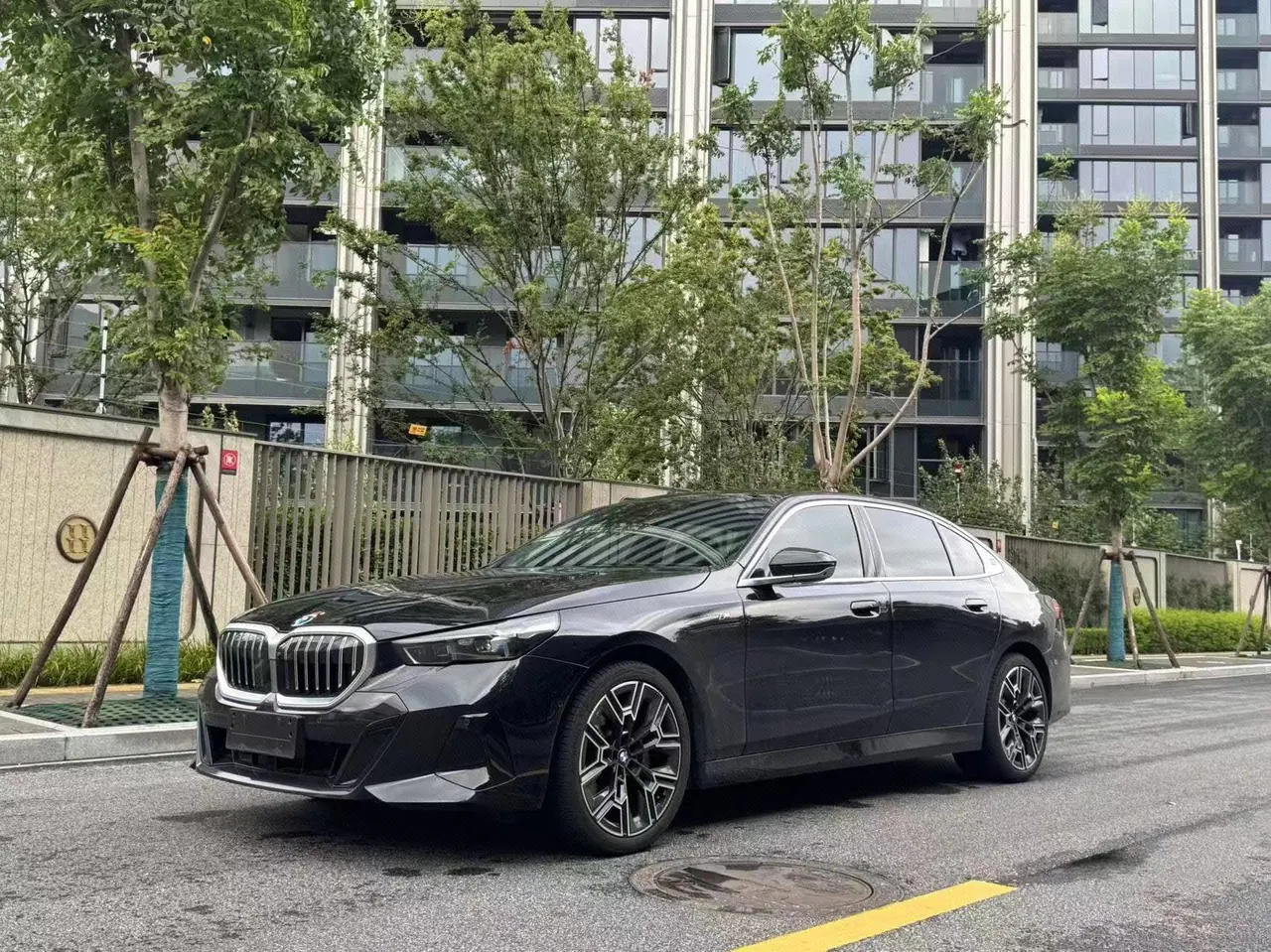 Open image lightbox: BMW 5 series 2025 530Li 48V 2.0T exclusive m sports suit automatic gear