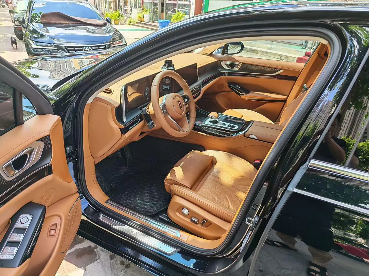 HongQi 2020 H9 48V 2.0T Zhilian Flag Edition Automatic Gear 4