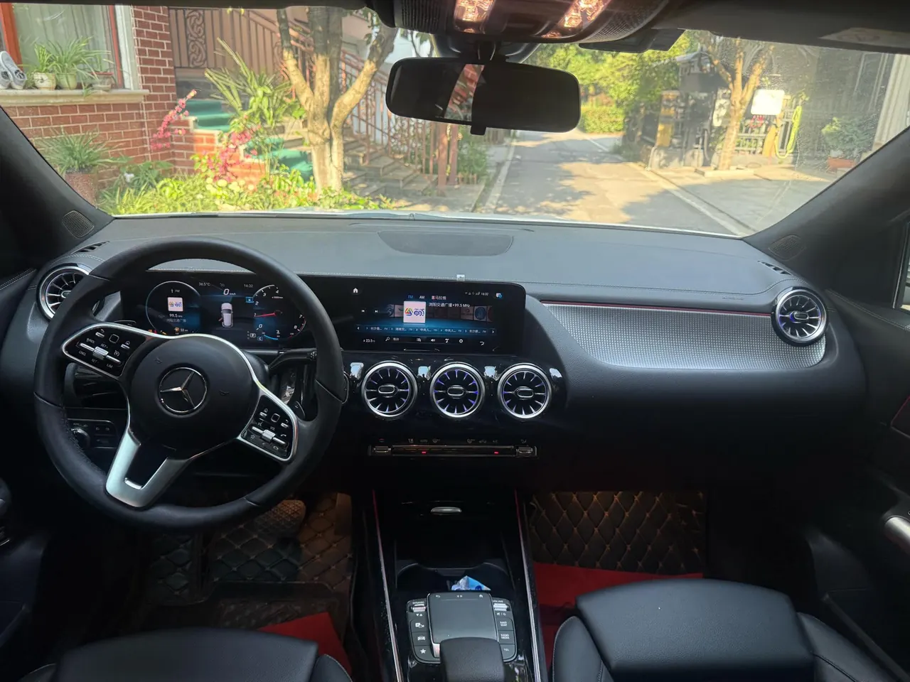 Mercedes Benz 2020 GLA 200 1.3T automatic gear 4