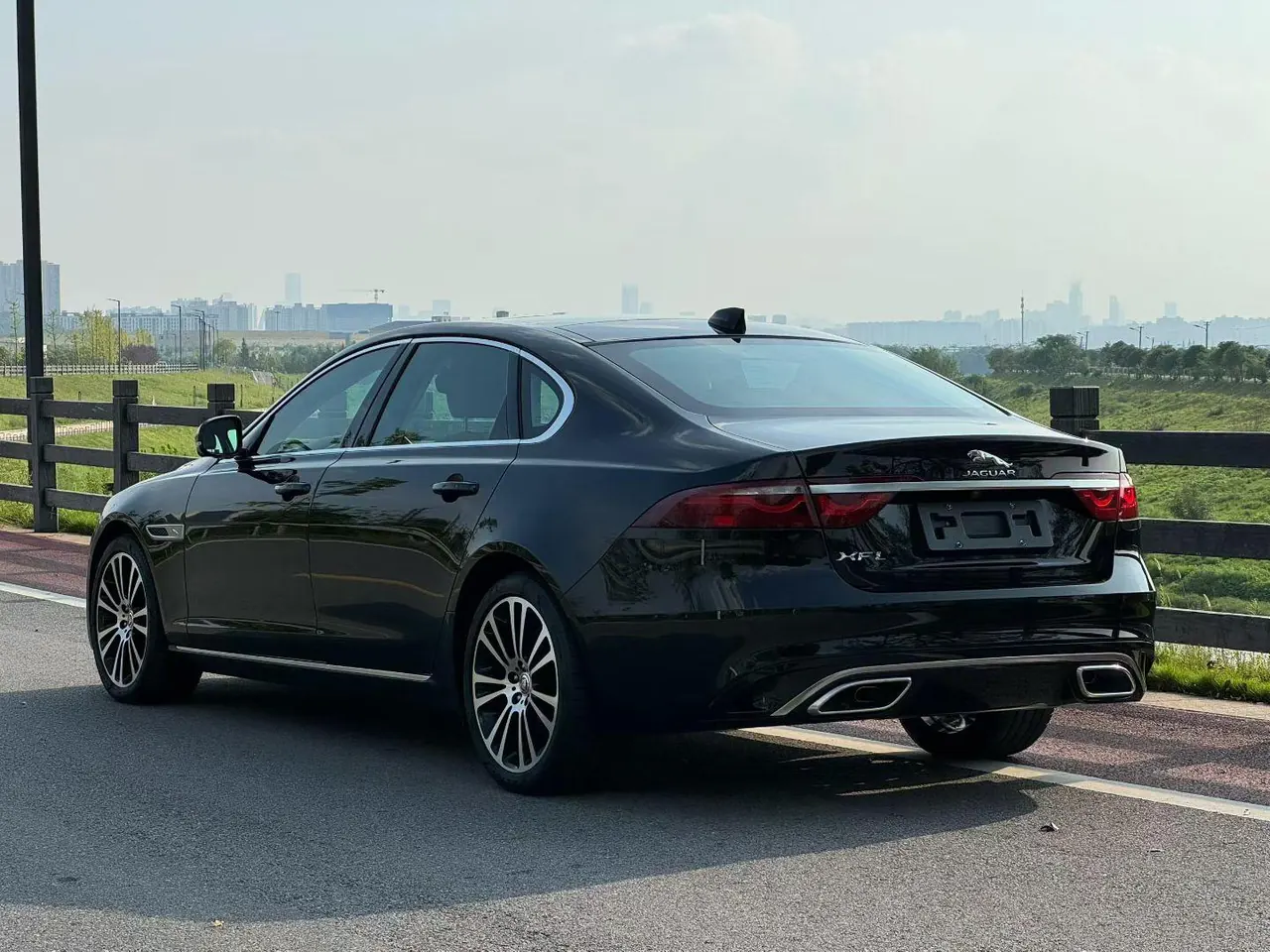 Jaguar 2023 XFL 2.0T P 12500.00g Drive Enjoy Deluxe Edition Automatic Gear 8