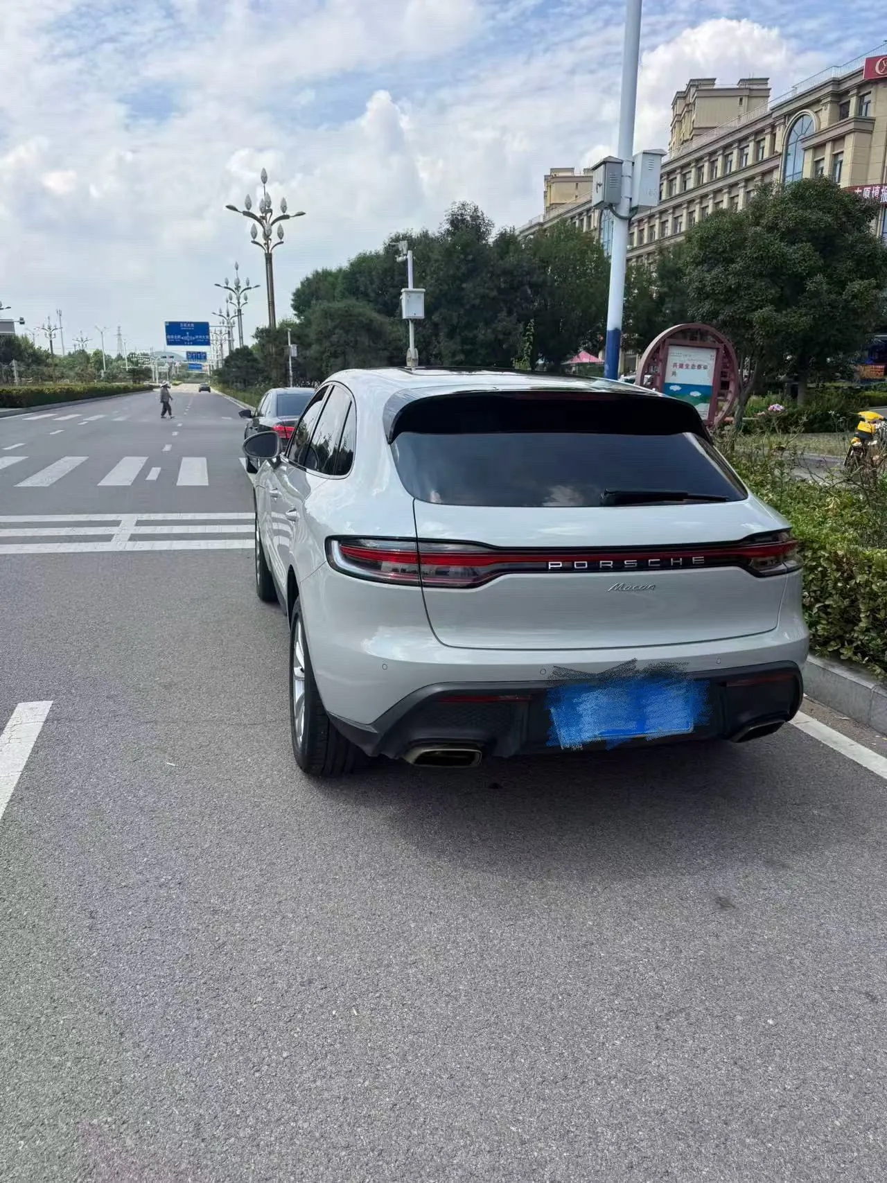 Porsche Macan (Imported) 2023 Macan 2.0T Automatic Gear 5