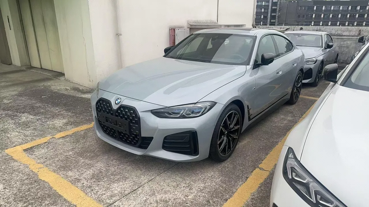 打开图片灯箱:BMW 4 Series (Imported) 2023 425i Four-Door Coupe 2.0T M Sport Night Edition Automatic
