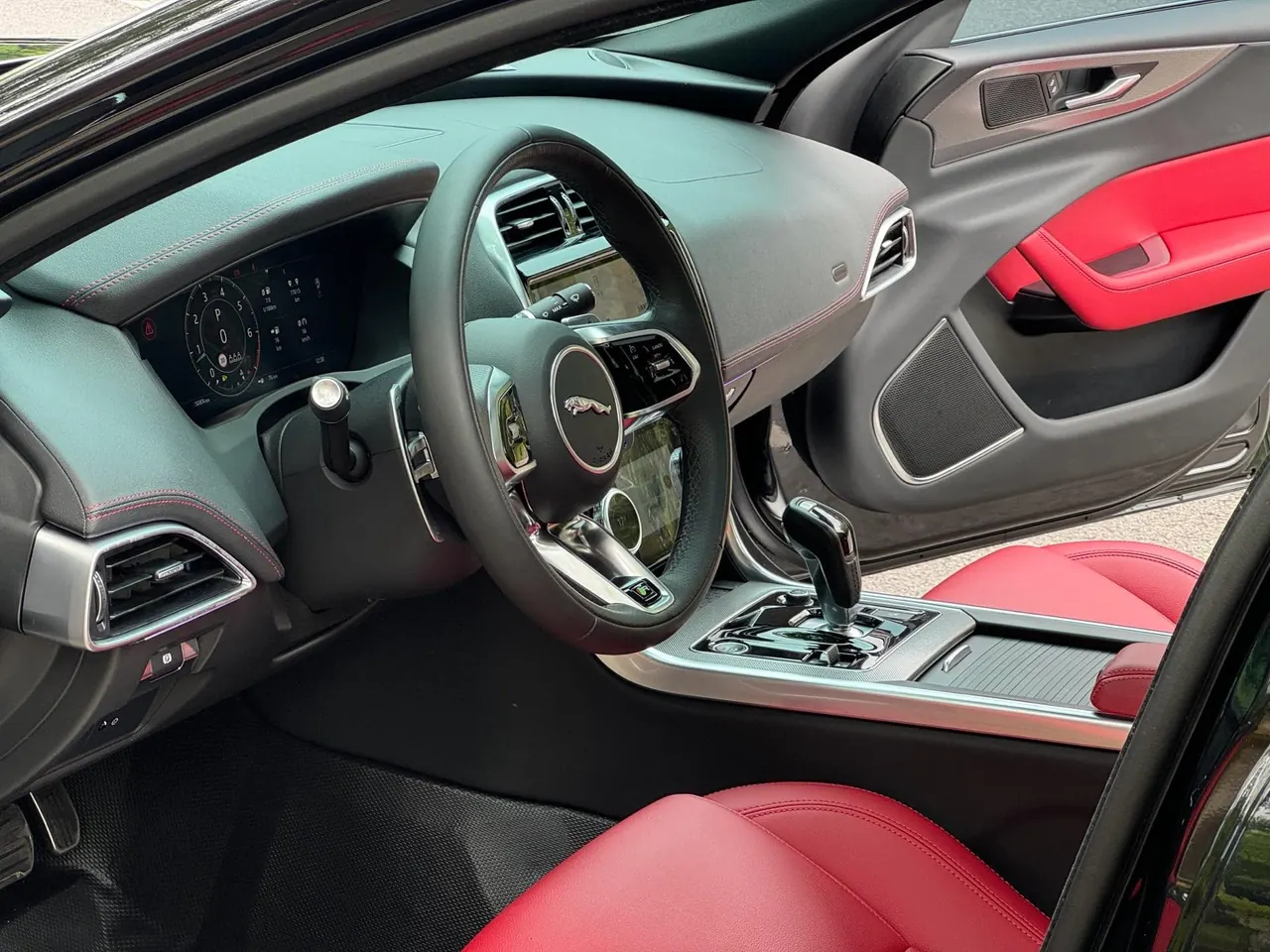Jaguar 2023 XEL 2.0T 250PS R-DYNAMIC S Enterprising Sports Edition Automatic Gear 6