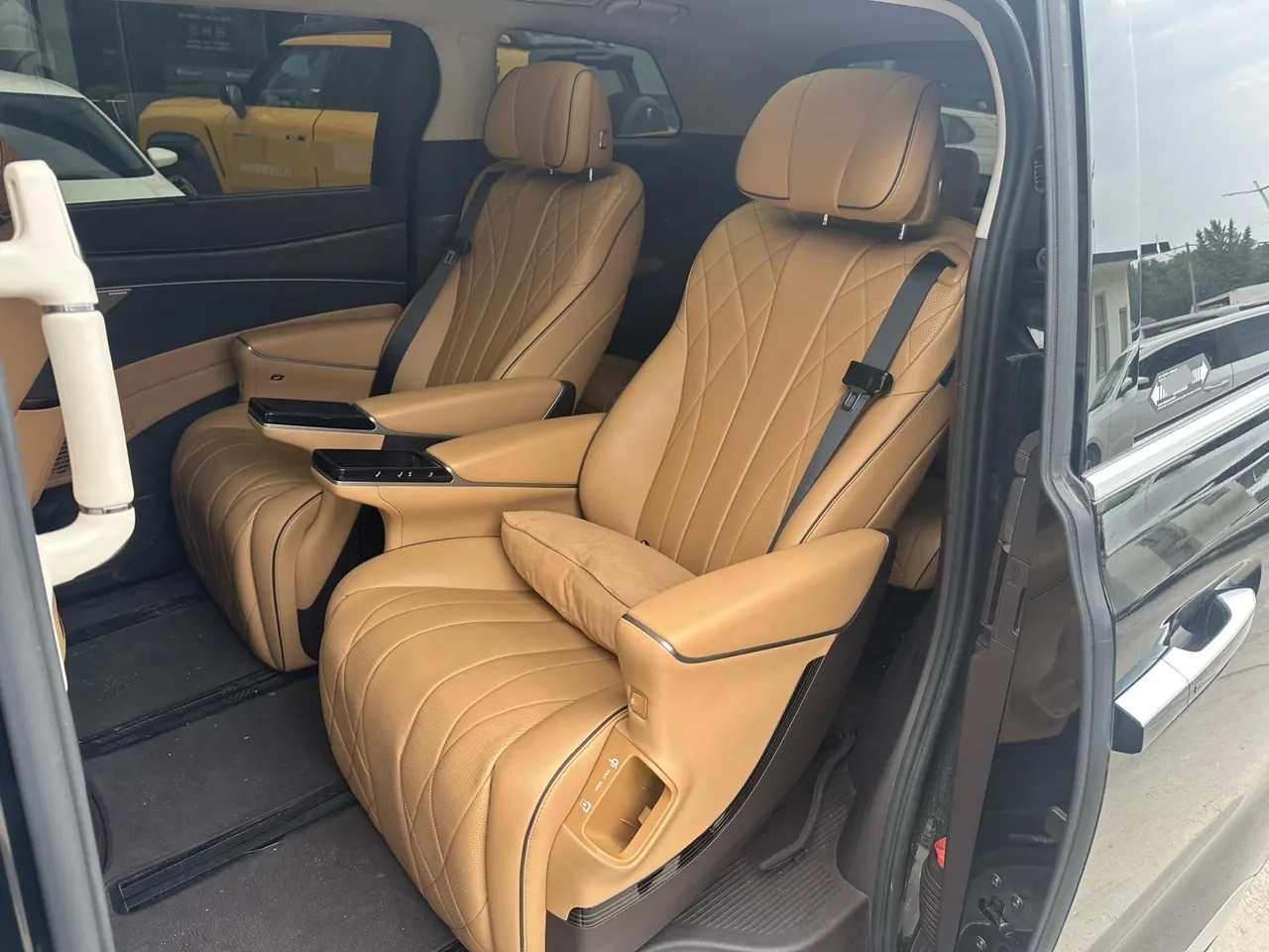 Denza 2022 Denza D9 DM-i 1.5T stepless 1040 distinguished automatic gear 3