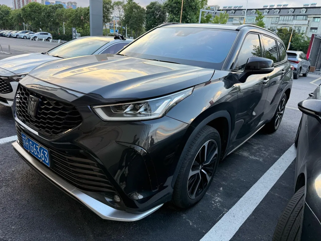 Open image lightbox: Toyota 2022 Crown Land Release 2.0T Premium Edition Automatic Gear