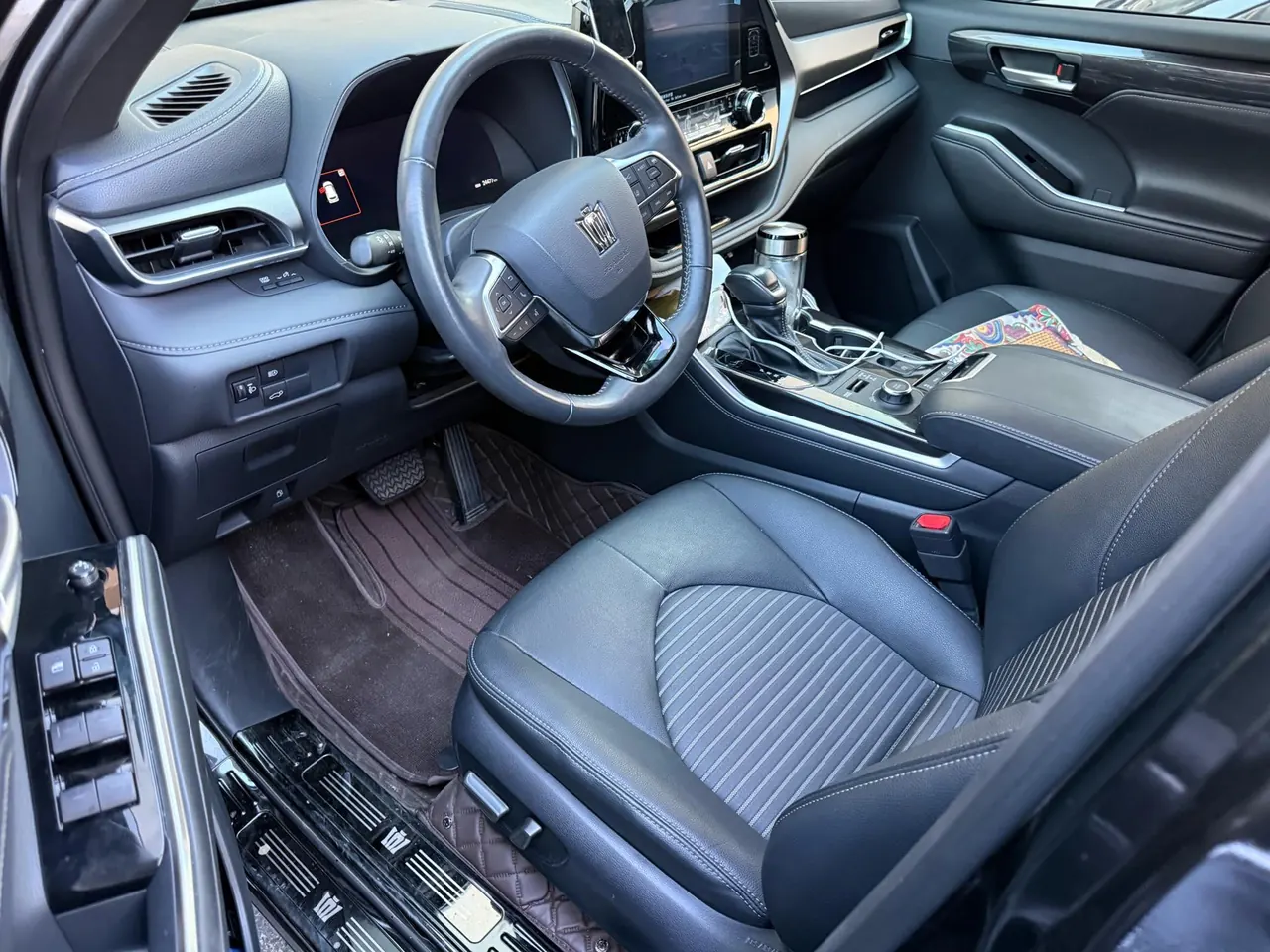 Toyota 2022 Crown Land Release 2.0T Premium Edition Automatic Gear 4