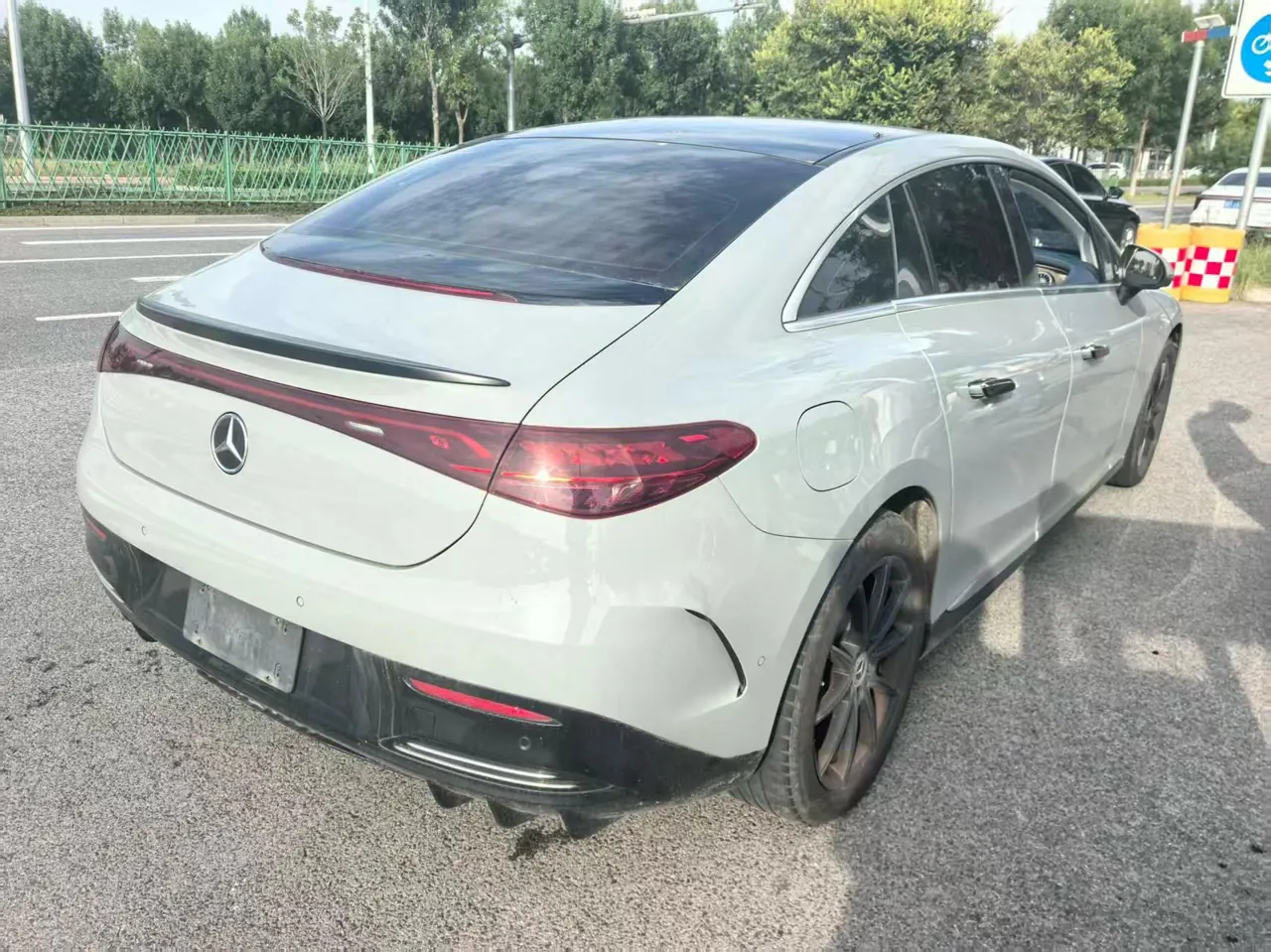 Mercedes Benz 2022 EQE 350 EQE 350 Pioneer Edition Automatic 3