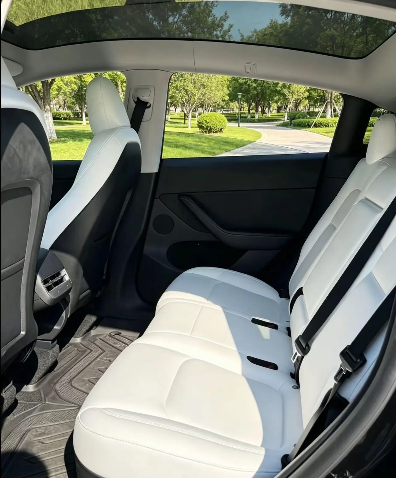 Tesla 2022 Model Y rear-wheel drive version (facelift) automatic gear 4
