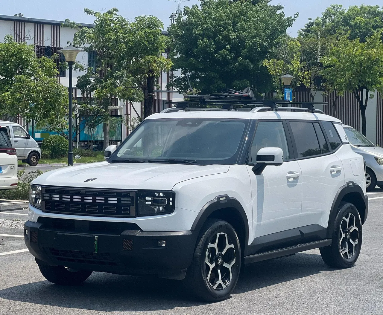 Jetour 2025 ShanHai T1 C- DM 1.5T 150km Haihai Automatic Gear - View 1